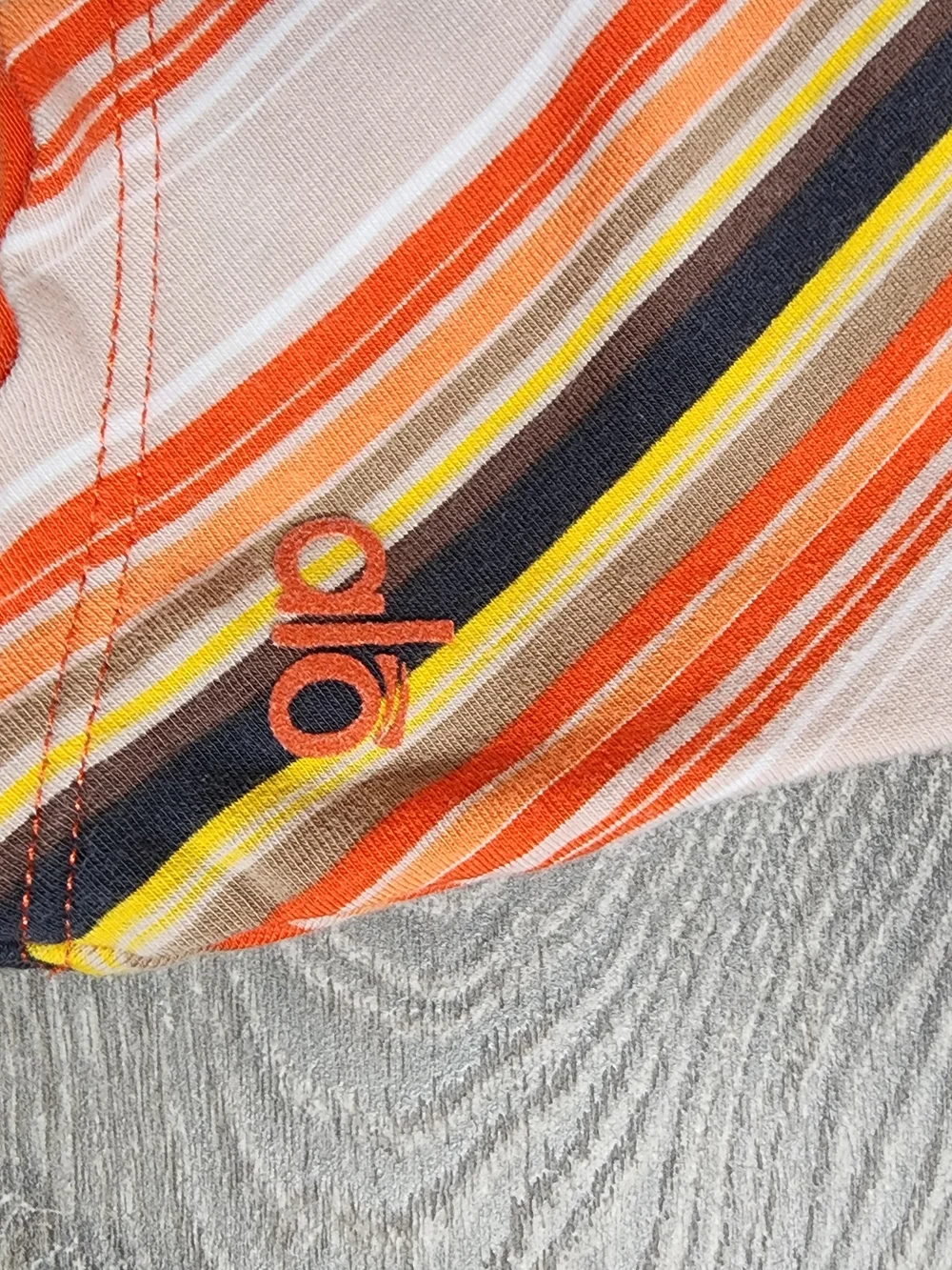 ALO Yoga Orange Striped V-Neck Women’s Fitted  Babydoll Workout Top Sm Y2K Print